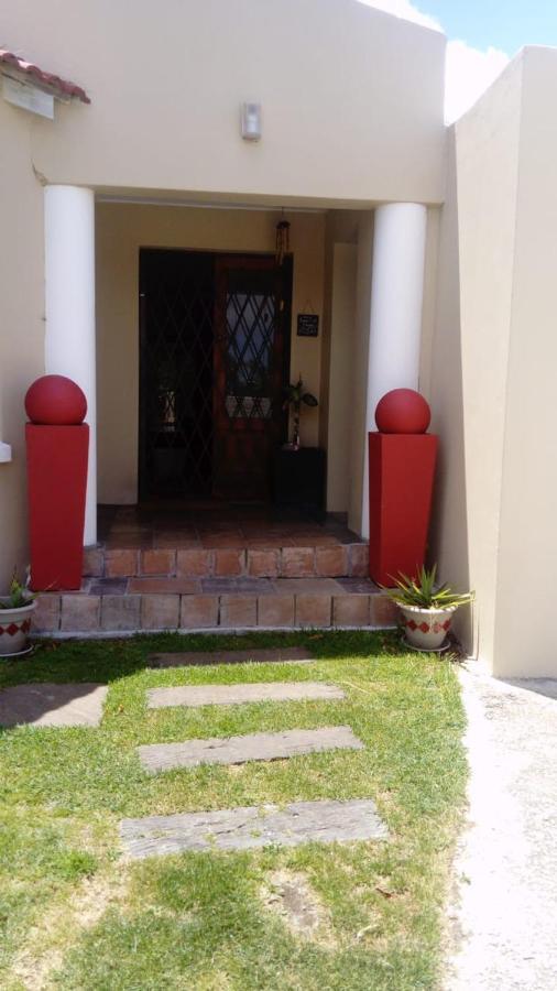 Red Pillars Hotel Port Elizabeth Kültér fotó